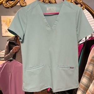 Figs scrub top